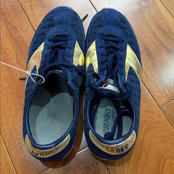 Brooks Vanguard sneakers in navy blue suede with gold accents size 7 - Picture 7 of 8